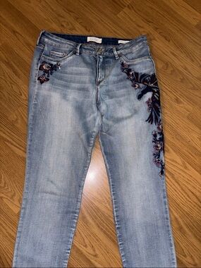 Jessica Simpson Light Blue Embroidered Jeans Size 31 - EUC